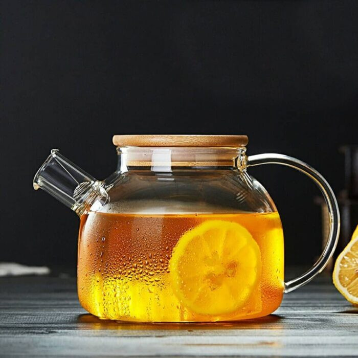 قوری پیرکس دربامبو شیشهای مقاوم حرارت در سه سایز ۱۰۰۰، ۱۵۰۰ و ۱۹۰۰ سیسی مناسب دمآوری چای و دمنوش