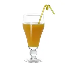 لیوان پایه‌دار مدل بال گنجایش 480 سی‌سی مناسب سرو نوشیدنی گرم و سرد