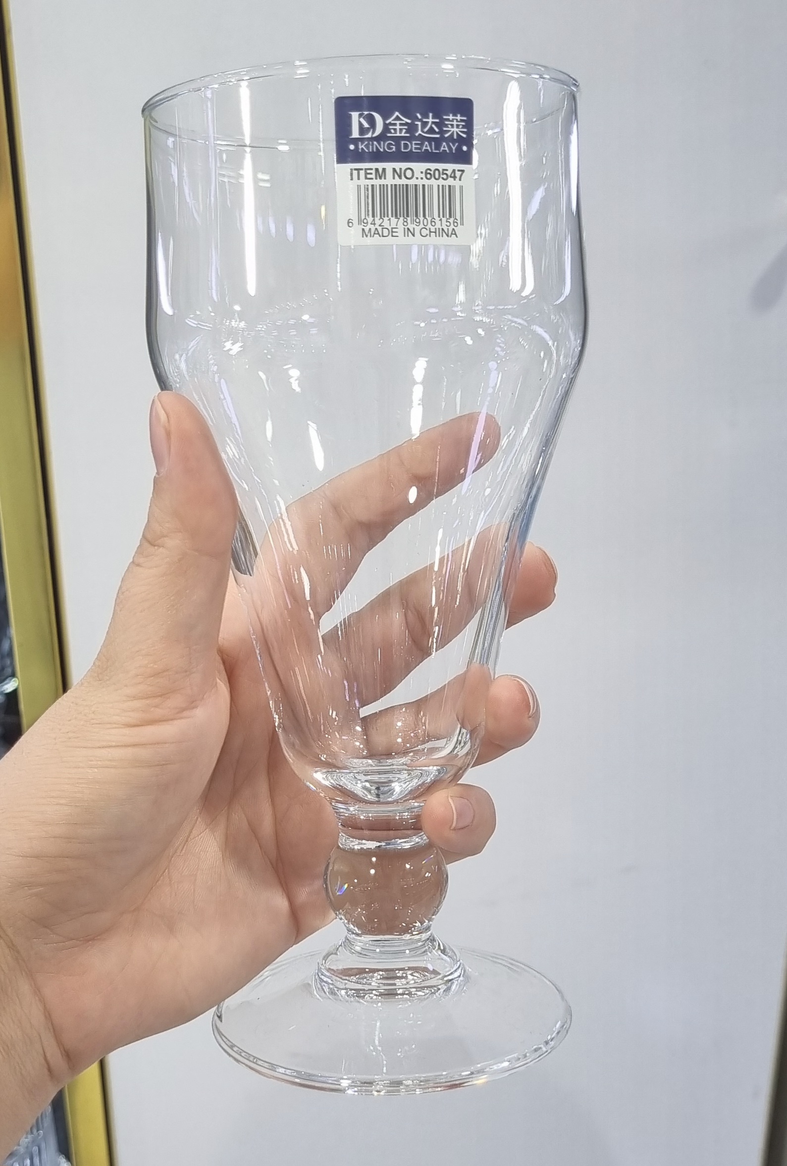 لیوان پایه‌دار مدل بال گنجایش 480 سی‌سی مناسب سرو نوشیدنی گرم و سرد