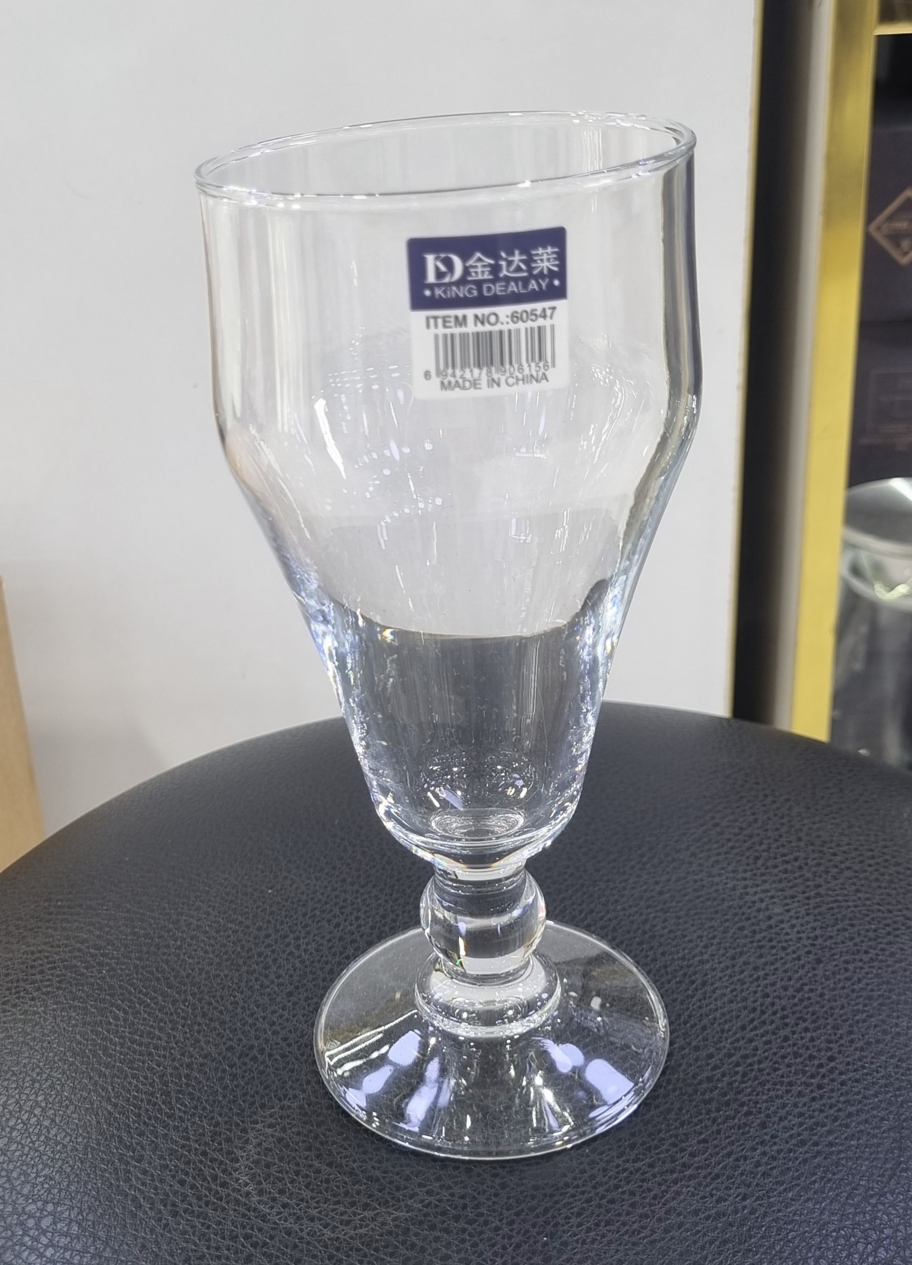 لیوان پایه‌دار مدل بال گنجایش 480 سی‌سی مناسب سرو نوشیدنی گرم و سرد