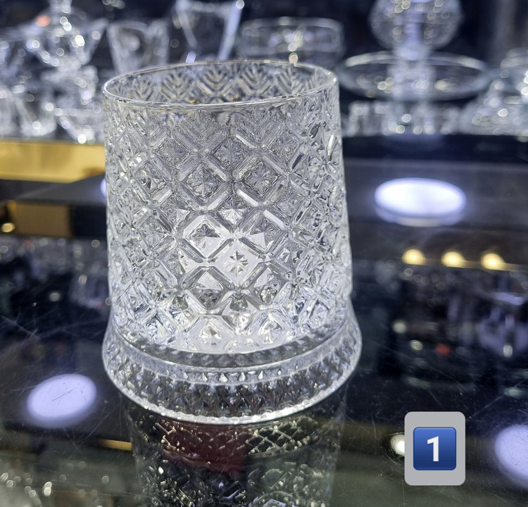 لیوان چرخشی کف شیشهای لوکس مناسب پذیرایی