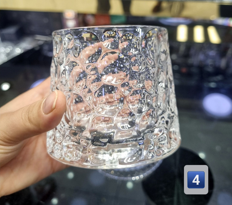 خرید لیوان چرخشی کف شیشهای با طراحی لوکس و مقاوم. مناسب پذیرایی لاکچری و کافیشاپها. ارسال سریع به سراسر کشور از فروشگاه کریستال کاشفی.