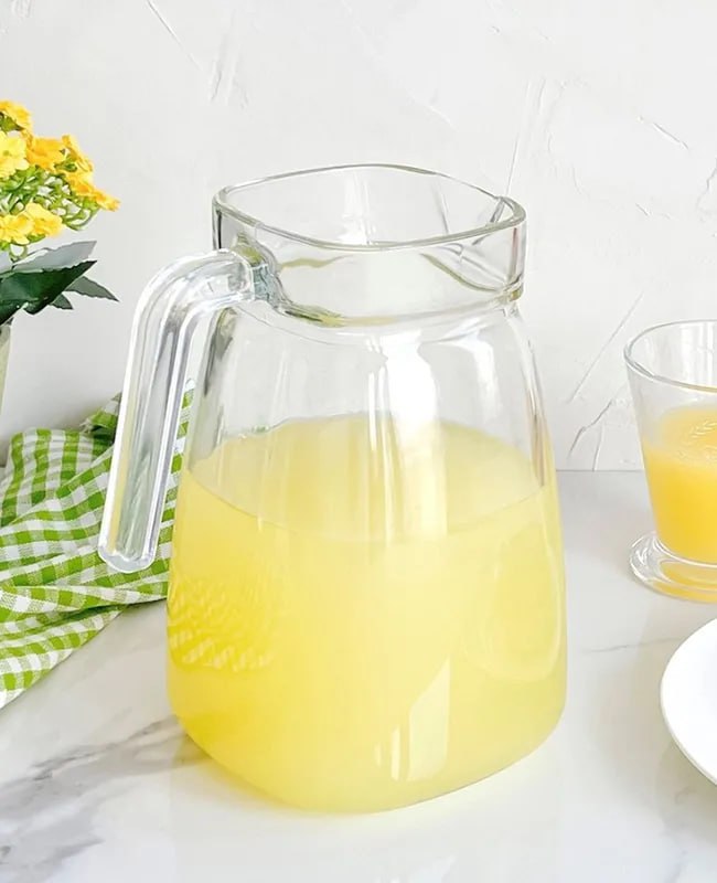 پارچ شیشه‌ای کار پاشاباغچه مدل Carre کد 43028 با ظرفیت 1800 میلی‌لیتر، ساخته شده از بلور شفاف ترکیه‌ای