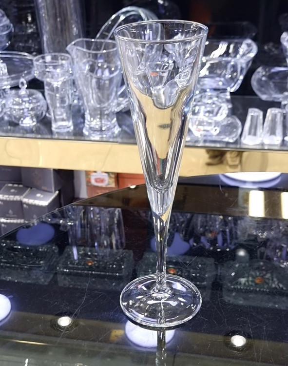 گیلاس ویلاین کریستالی پاشاباغچه مدل VLine Flute کد 44305 با حجم 150 سیسی – فروشگاه کریستال کاشفی