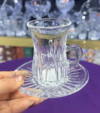 alt: استکان نعلبکی دسته دار وارداتی طرح ۱ – بلور شفاف و تراش عمودی