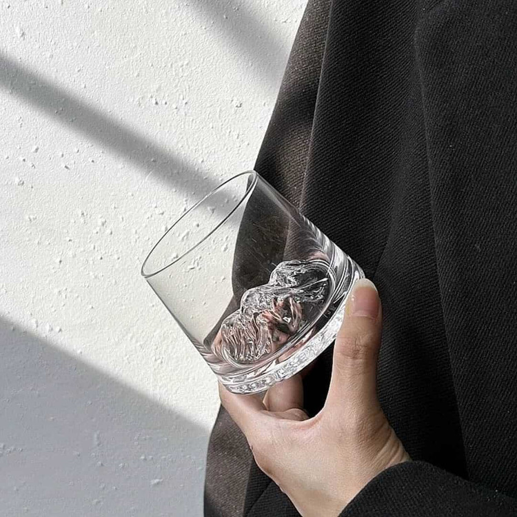 نیم لیوان کوه یخ دلی سوگا